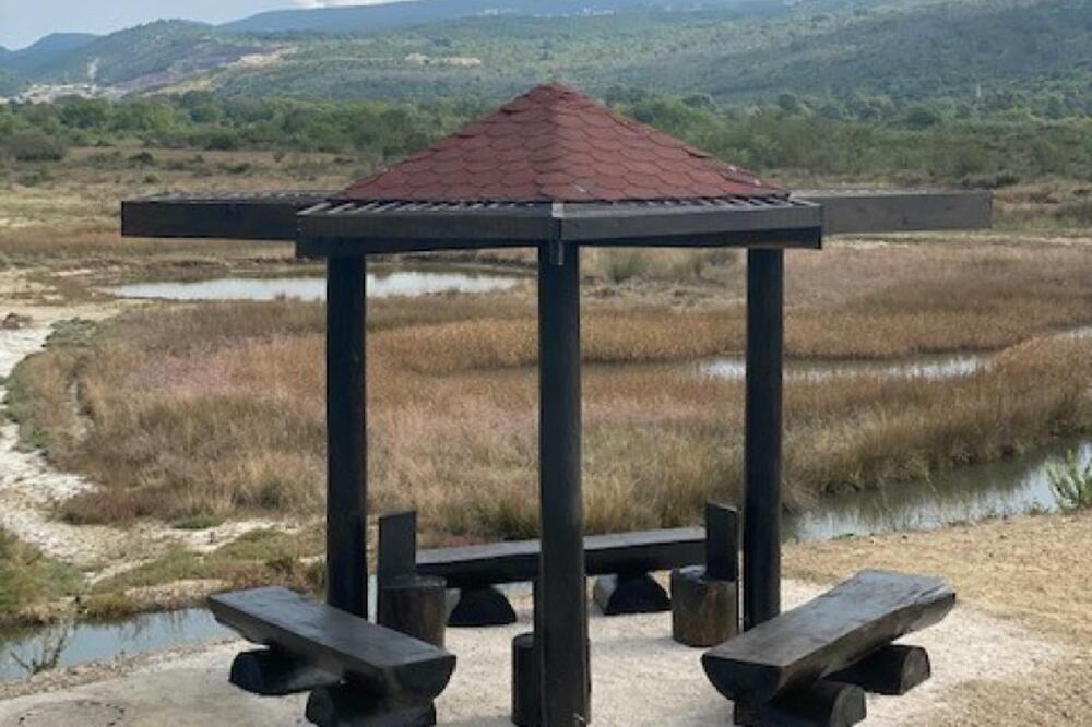 Skupo plaćena nadstrešnica, Foto: Morsko dobro