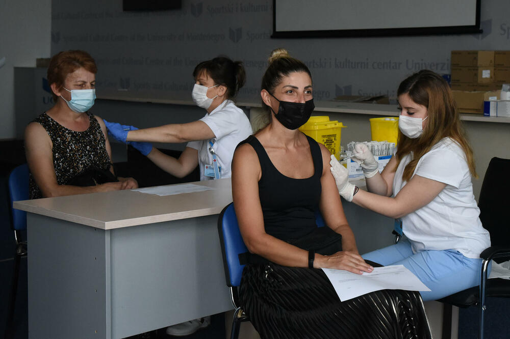 Sa vakcinalnog punkta u Podgorici, Foto: Luka Zeković