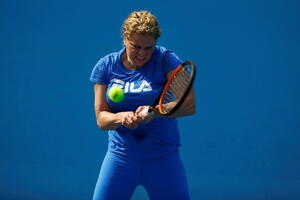 Kim Klajsters se vratila na teren i izgubila