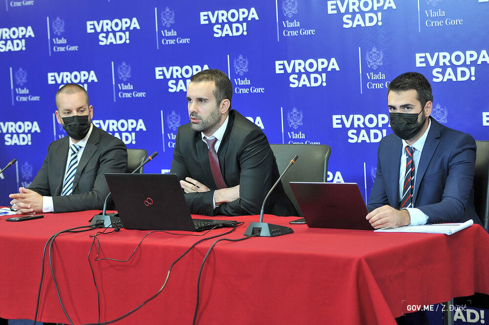Optimisti da će i pored smanjenja dažbina državna kasa ostati puna: sa konferencije, Foto: Gov.me/Z.Đurić