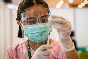 Koronavirus i vakcine: Ako ih bogate zemlje uskoro ne poklone,...