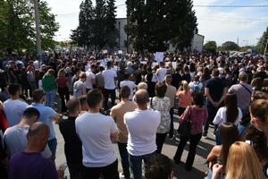 Miran protest u Tuzima: Tražimo od UP, MUP i Abazovića pokretanje...