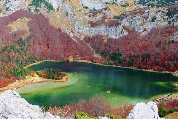 Na skriveno vas vodim mjesto…Trnovačko jezero