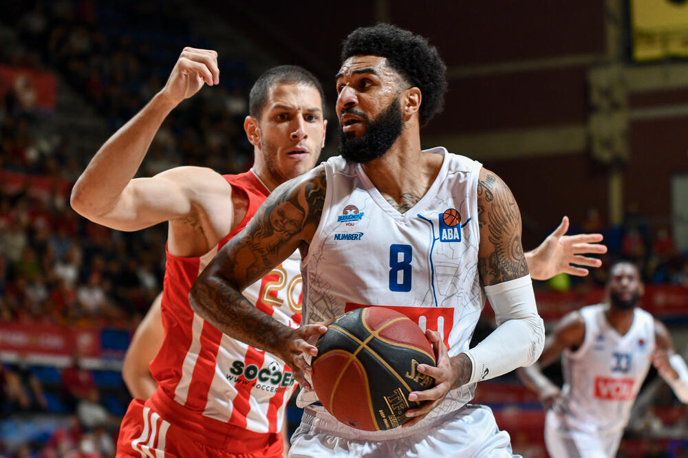 Uzalud donio preokret u 3. četvrtini: Denis Džerom Sili u duelu sa Nikolom Ivanovićem, Foto: ABA liga/Dragana Stjepanović