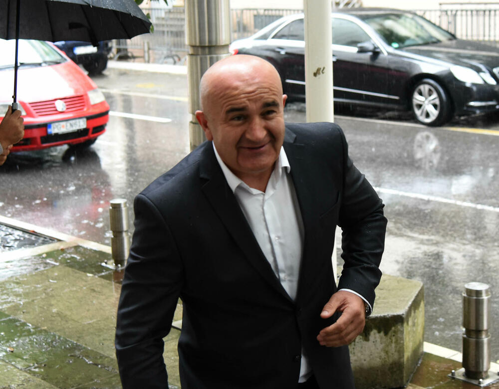 <p>"U ovom trenutku se ne vidi izlaz", rekao je Knežević</p>