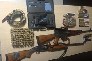 Podgorica: Pretresom pronađeno pet komada oružja i municija