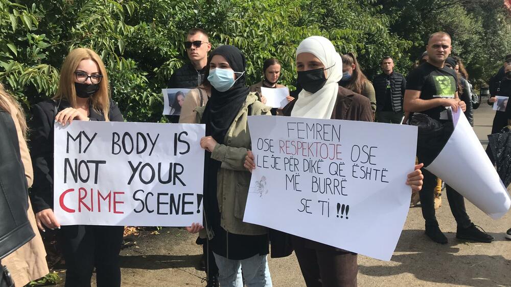 <p>Okupljeni su kazali kako žele poslati poruku žrtvama nasilja da ne ćute i ne trpe zlostavljanje</p>