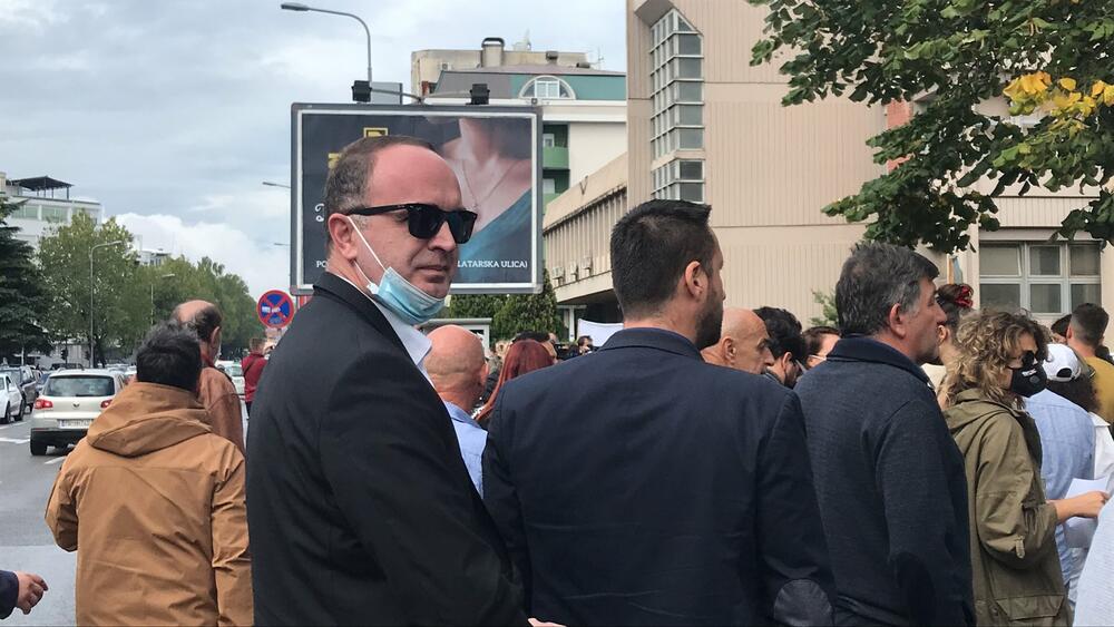 <p>Okupljeni su kazali kako žele poslati poruku žrtvama nasilja da ne ćute i ne trpe zlostavljanje</p>