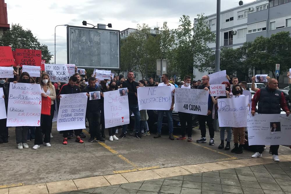 Sa protesta zbog ubistva Šejle Bakije u Podgorici, Foto: Miljana Kljajić
