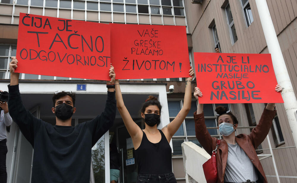 <p>Okupljeni su kazali kako žele poslati poruku žrtvama nasilja da ne ćute i ne trpe zlostavljanje</p>