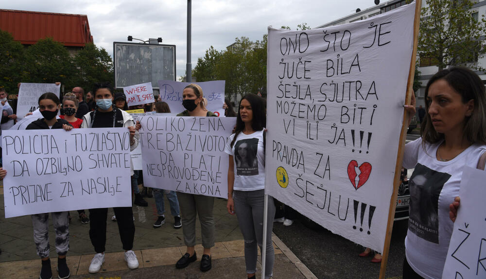 <p>Okupljeni su kazali kako žele poslati poruku žrtvama nasilja da ne ćute i ne trpe zlostavljanje</p>