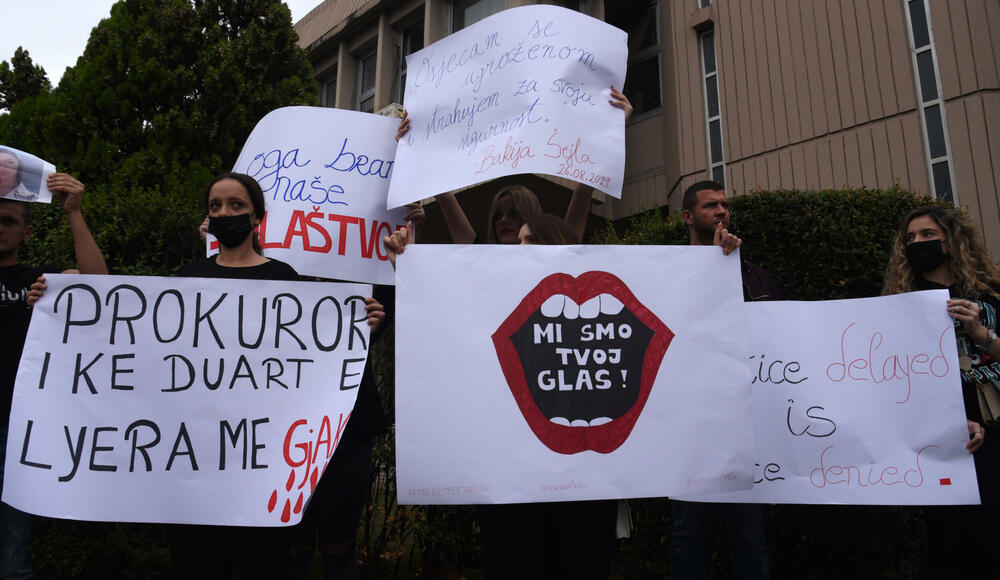 <p>Okupljeni su kazali kako žele poslati poruku žrtvama nasilja da ne ćute i ne trpe zlostavljanje</p>