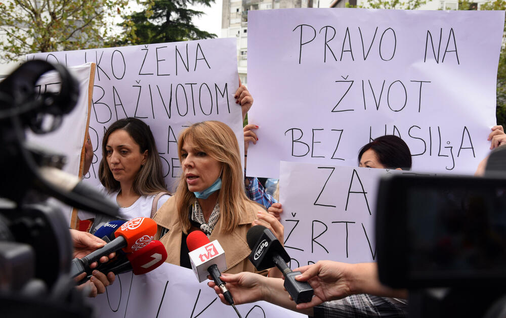 <p>Okupljeni su kazali kako žele poslati poruku žrtvama nasilja da ne ćute i ne trpe zlostavljanje</p>