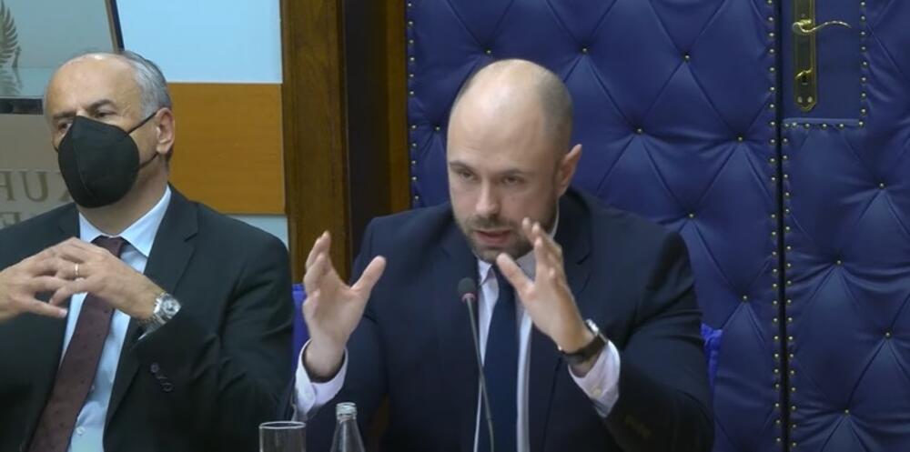 Opozicija tvrdi da je tendeciozno instruirao diplomate