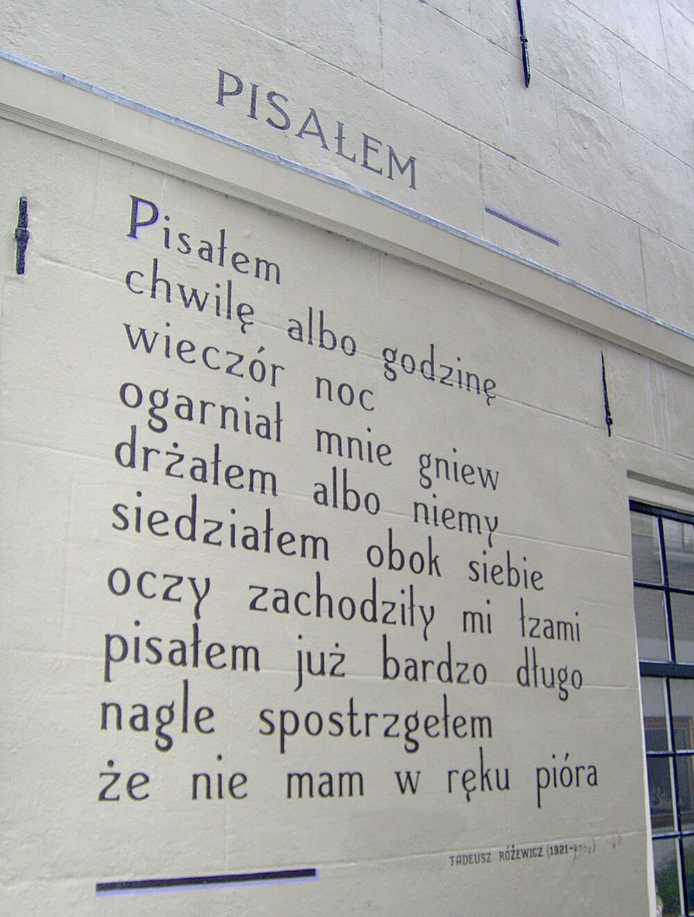 Ruževičevi stihovi na fasadi u holandskom gradu Lajden