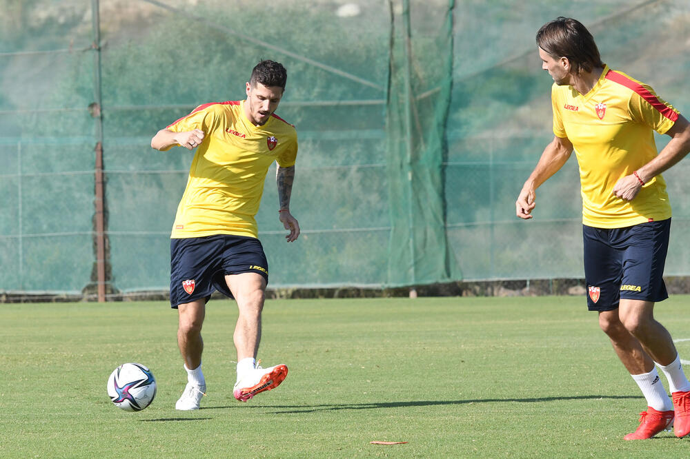 Jovetić na jučerašnjem treningu u Estaponi, Foto: Savo Prelević