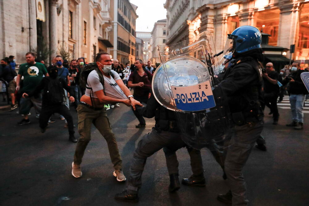Sa protesta protiv kovid propusnica, Foto: REUTERS