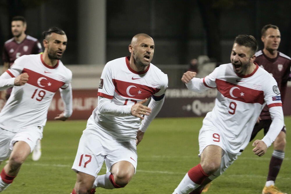 Jilmaz proslavlja gol za pobjedu, Foto: Reuters