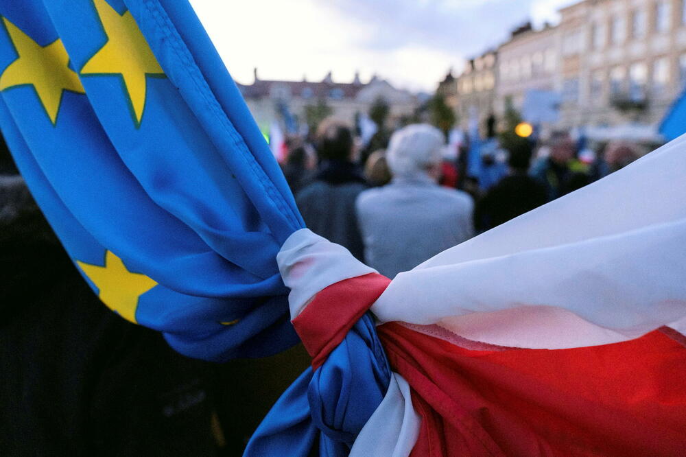 Širom Poljske u nedjelju su organizovani  protesti u znak podrške članstvu u EU, Foto: Rojters