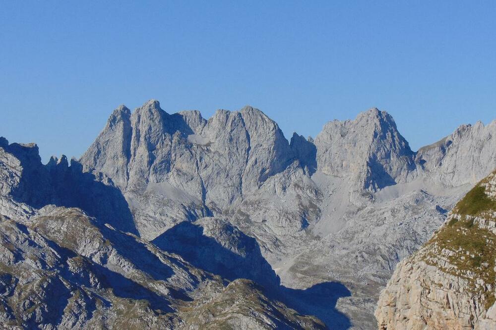 Vrhovi Malisoresa viđeni sa vrha Maja Rosit (2525 mnv), Foto: Radoš Kadić