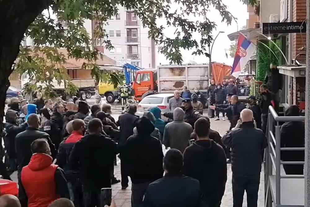 Akcija policije u sjevernom dijelu Mitrovice u apoteci "Lilia", Foto: Facebook/screenshot