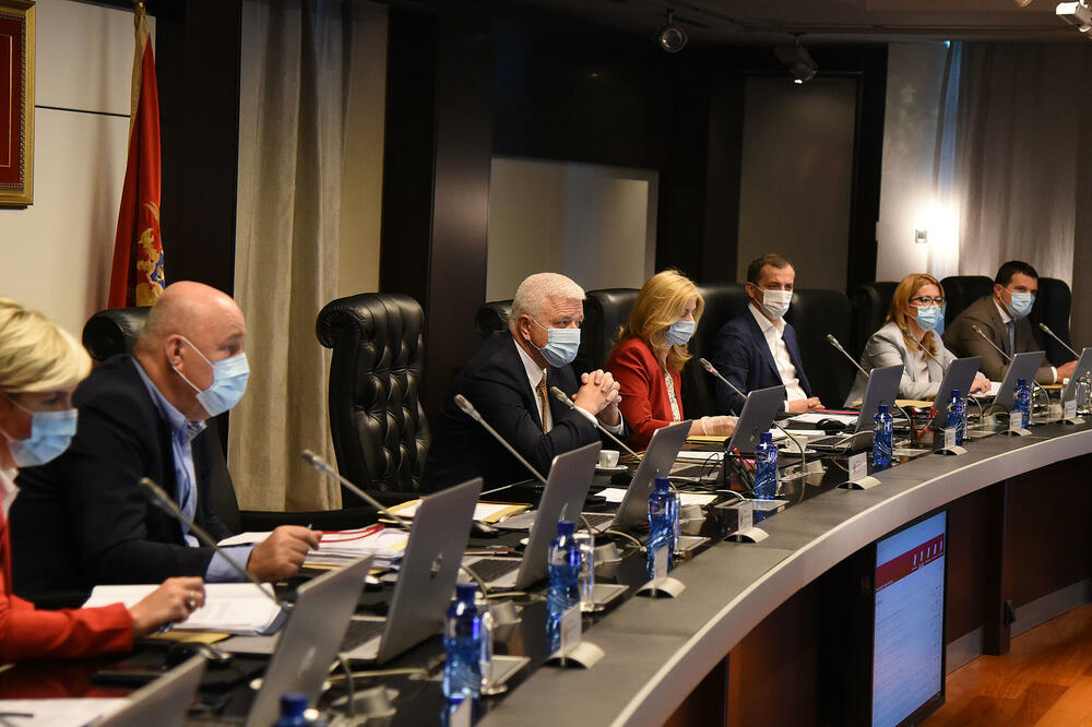 Marković sa saradnicima u zgradi Vlade (arhiva), Foto: Luka Zekovic