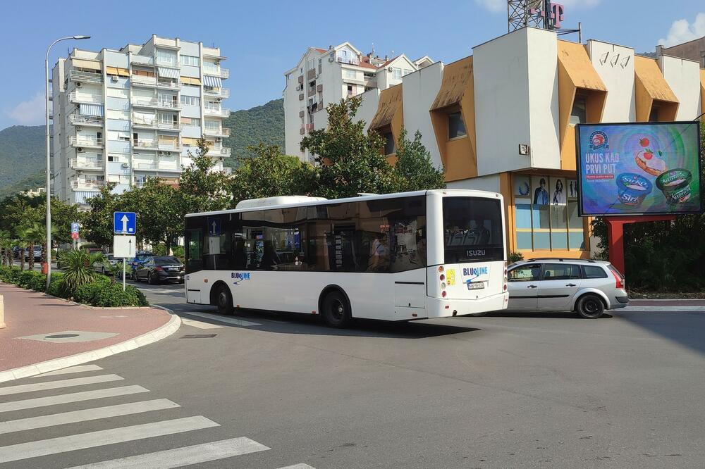Blue Lineov autobus u Tivtu, Foto: Siniša Luković