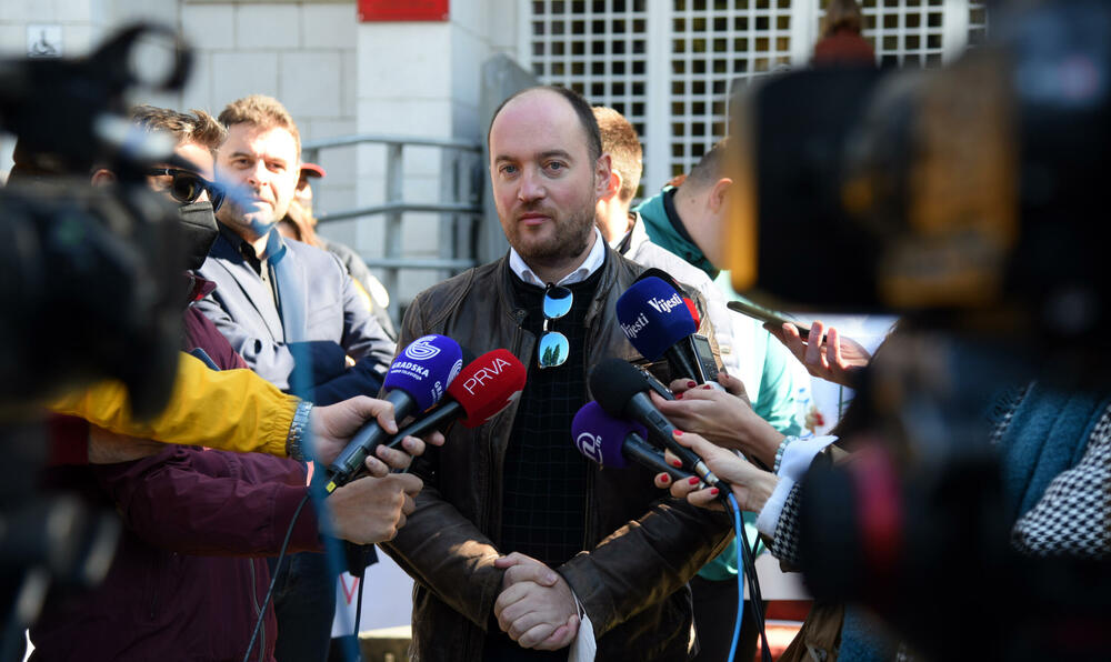 <p>"Očekujemo da predsjednik Skupštine Aleksa Bečića da zakaže hitnu sjednicu sa samo jednom tačkom dnevnog reda smanjenje akciza"</p>