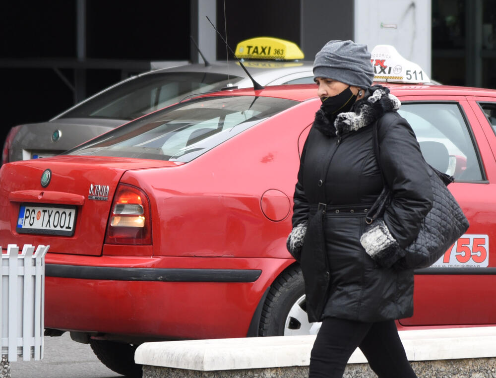 <p>Iz Zavoda za hidrometeorologiju i seizmologiju najavili su da će u subotu u Podgorici biti promjenljivo oblačno.</p>