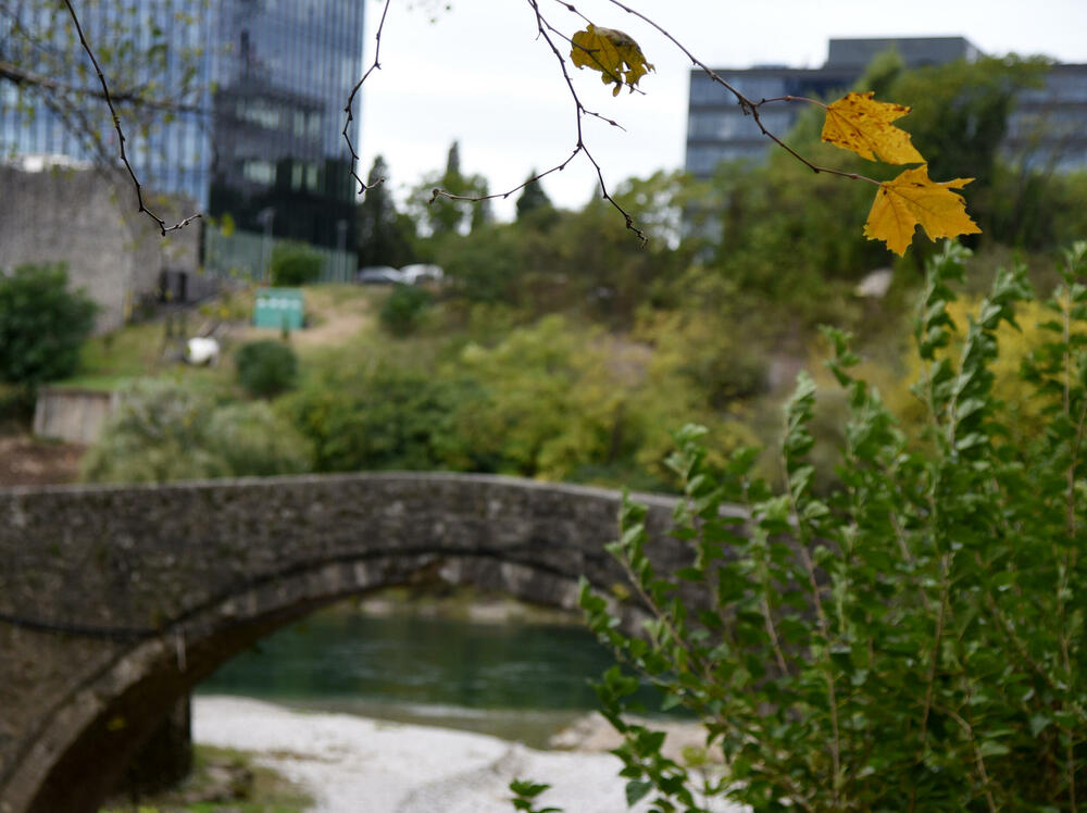 <p>Iz Zavoda za hidrometeorologiju i seizmologiju najavili su da će u subotu u Podgorici biti promjenljivo oblačno.</p>