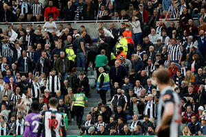 Prekid u Njukaslu, navijaču pozlilo na "Sent Džejms parku"