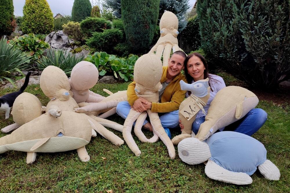 Tanja i Nada sa igračkama, Foto: Svetlana Mandić