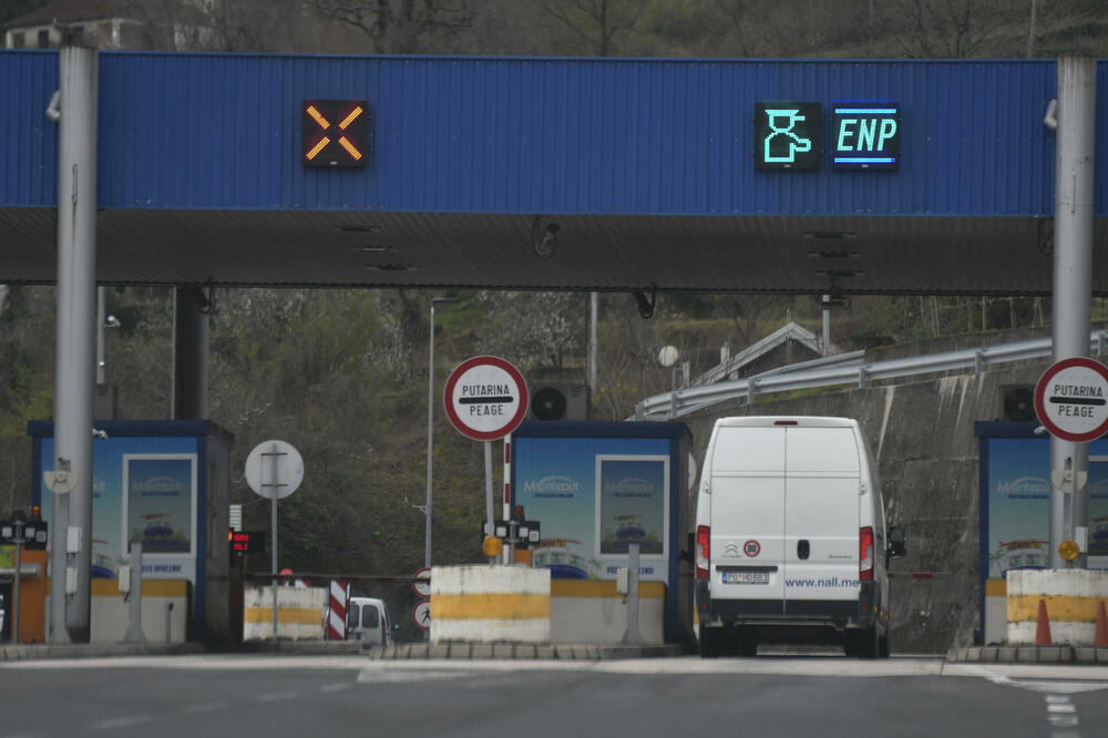 Prolazak kroz tunel automobilom košta 2,5 eura: Sozina, Foto: SAVO PRELEVIC