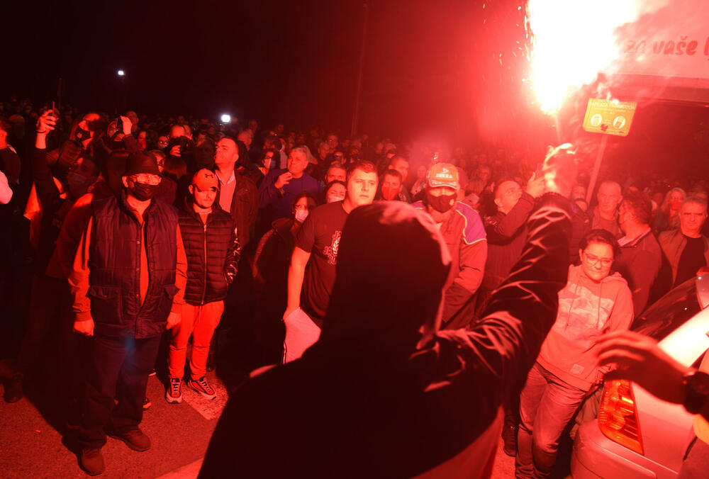 <p>„Cetinjski manastir otet Cetinju i Crnoj Gori“, poručio Zeković</p>