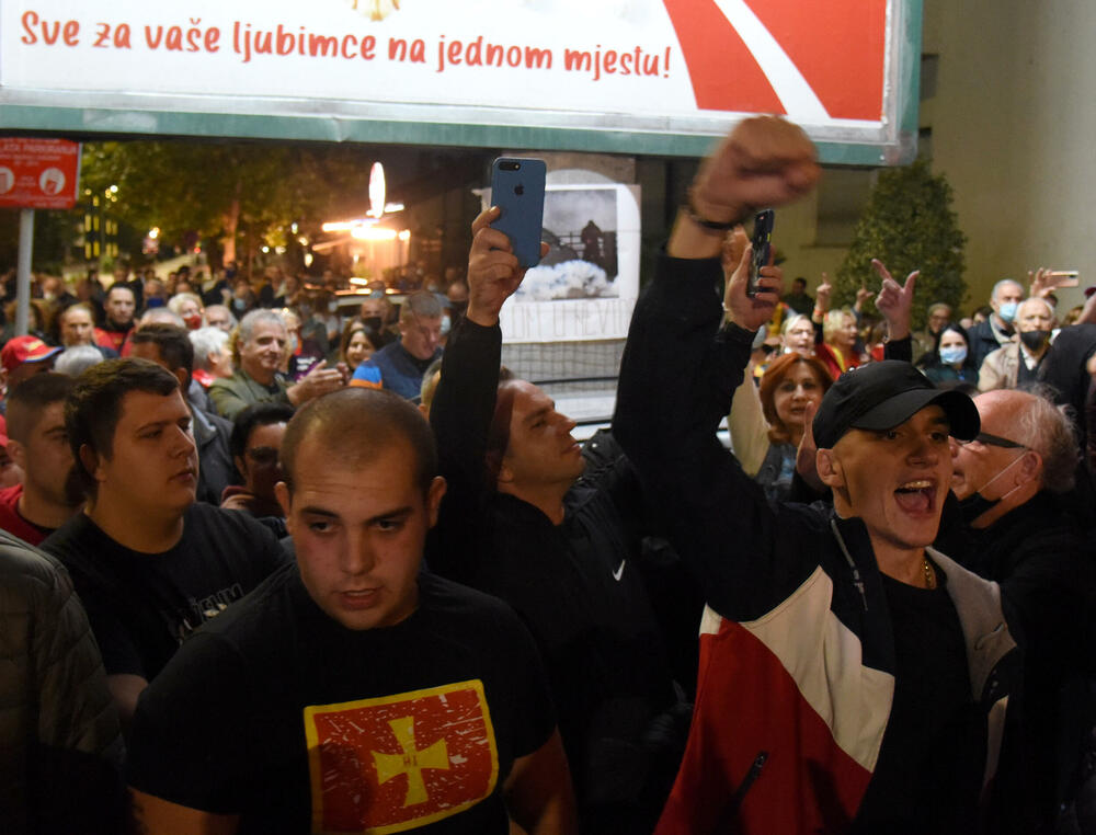 <p>„Cetinjski manastir otet Cetinju i Crnoj Gori“, poručio Zeković</p>