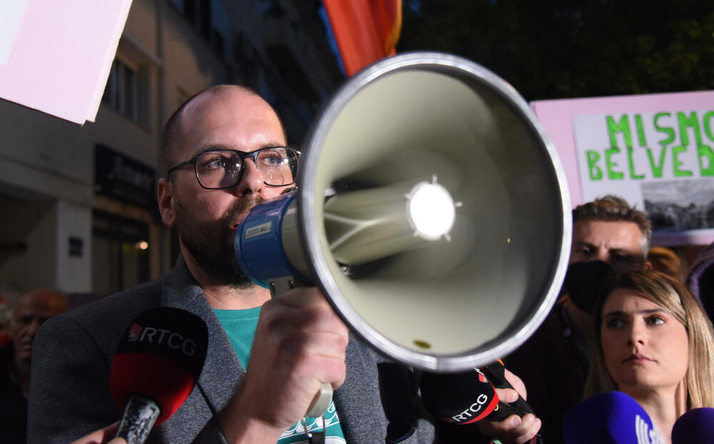 <p>„Cetinjski manastir otet Cetinju i Crnoj Gori“, poručio Zeković</p>