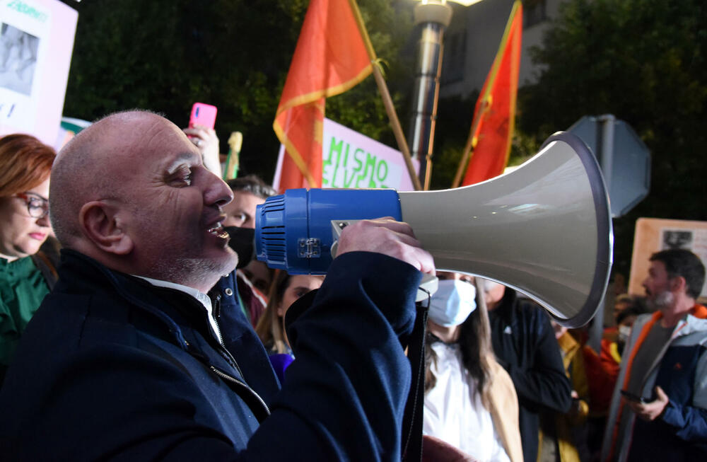 <p>„Cetinjski manastir otet Cetinju i Crnoj Gori“, poručio Zeković</p>