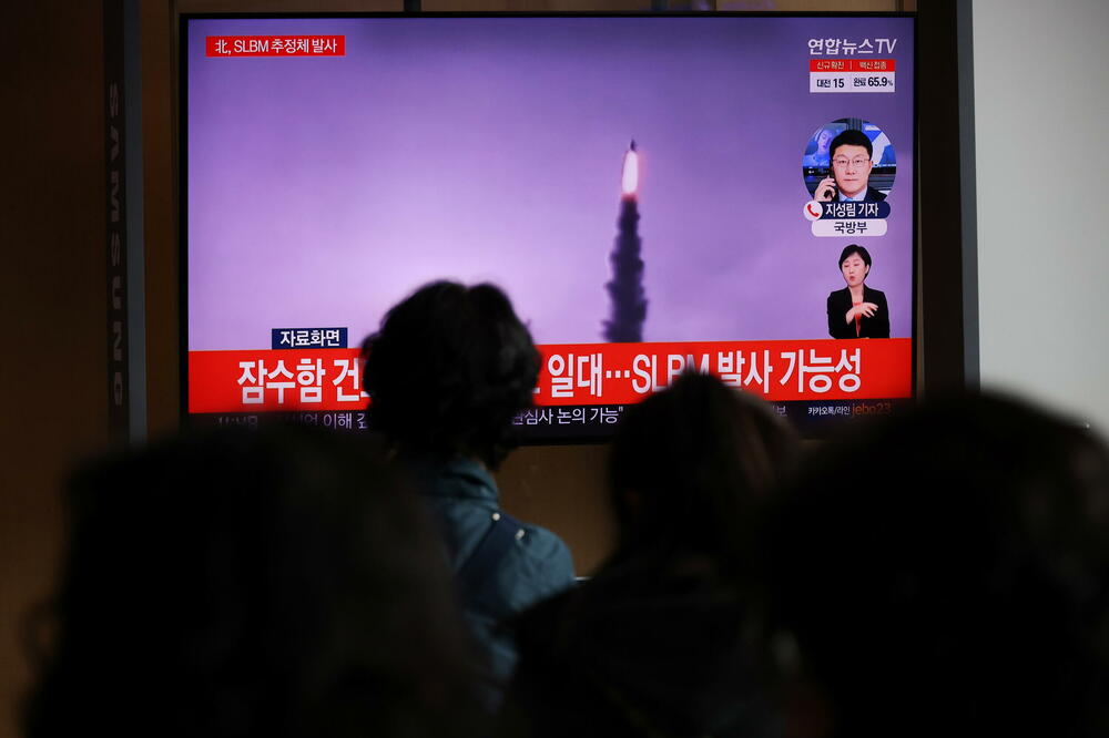 TV izvještaj o lansiranju projektila u Seulu, Foto: Reuters