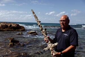Izraelski ronilac otkrio 900 godina star krstaški mač u Mediteranu