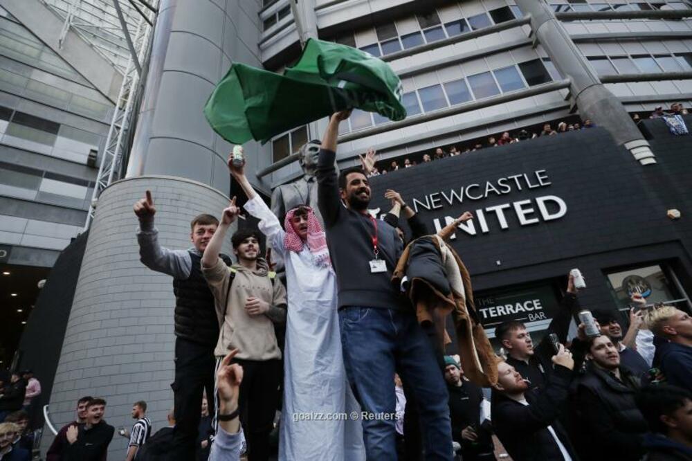Slavlje navijača Njukasla nakon prodaje kluba, Foto: Reuters
