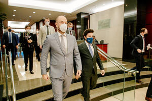 Abazović: Dosta je političara sa virusom devedesetih, trebaju nam...