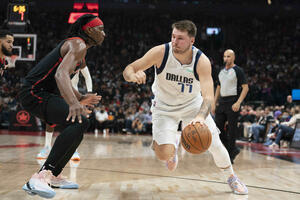 Prva pobjeda Dalasa, dabl-dabl Dončića