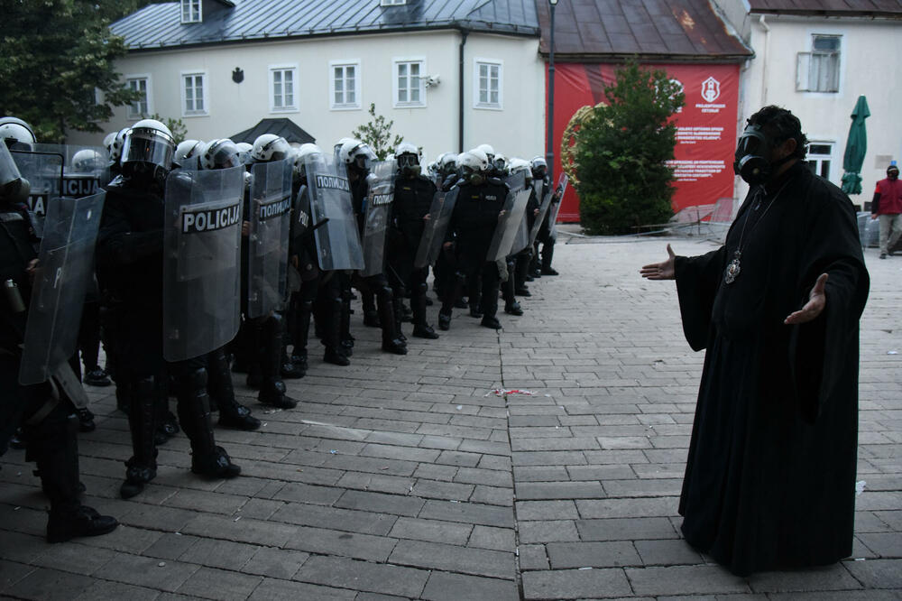 Sa protesta povodom ustoličenja Joanikija na Cetinju, Foto: Luka Zeković