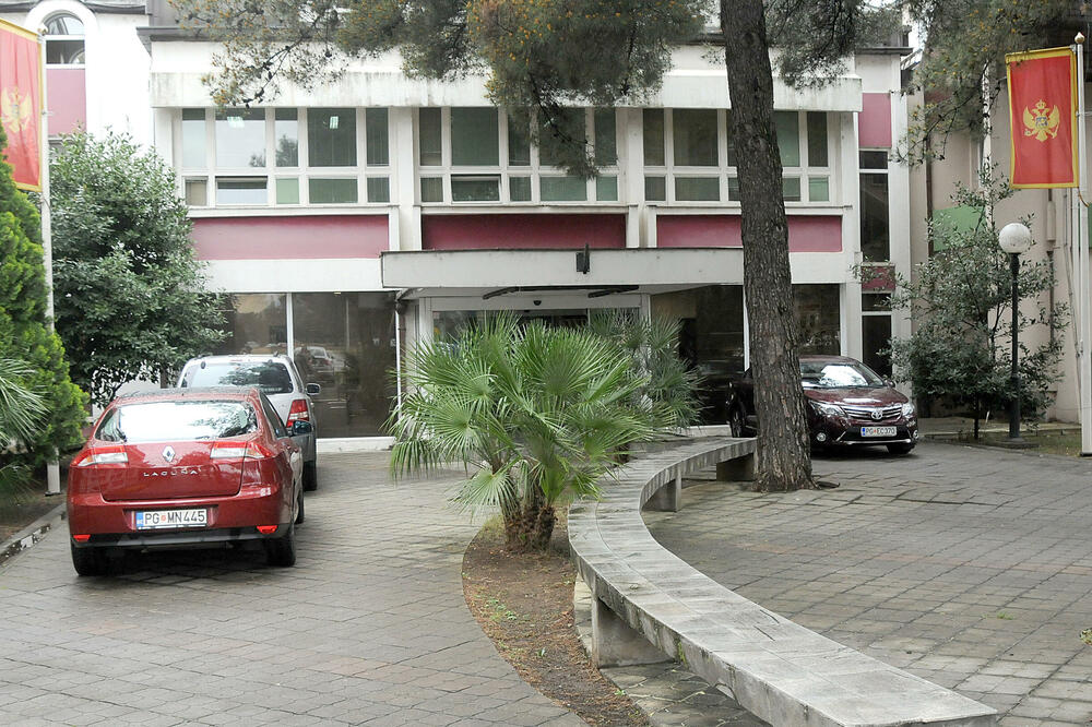 Vladina kadrovska politika izazvala veliku osudu u javnosti: Uprava prihoda, Foto: djuric zoran