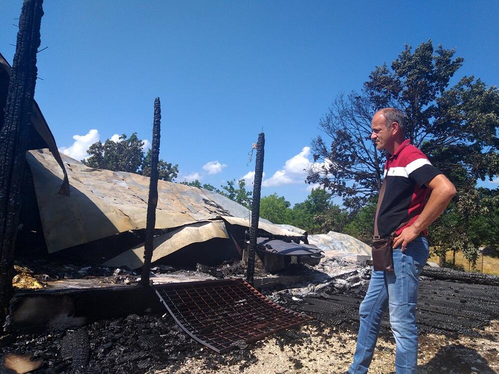 <p>Ističe da mu je drago što su sudski vještaci utvrdili da je požar nastao zbog udara groma i da niko "fizički nije odgovaran" za to</p>