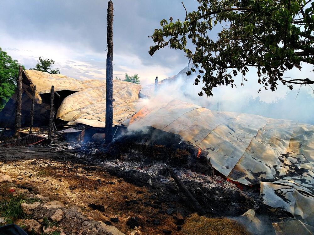 <p>Ističe da mu je drago što su sudski vještaci utvrdili da je požar nastao zbog udara groma i da niko "fizički nije odgovaran" za to</p>