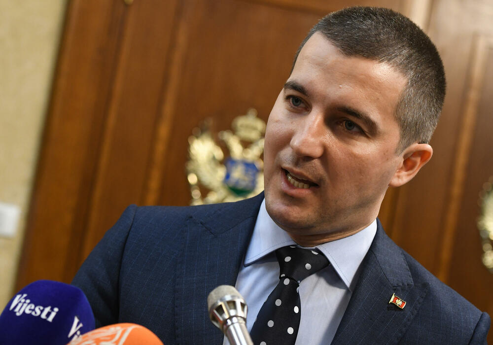 Formalno predložio da se naredne godine istovremeno održe lokalni izbori u 17 opština: Bečić