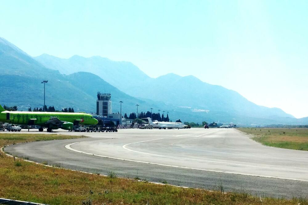 Sa aerodroma u Tivtu, Foto: Siniša Luković