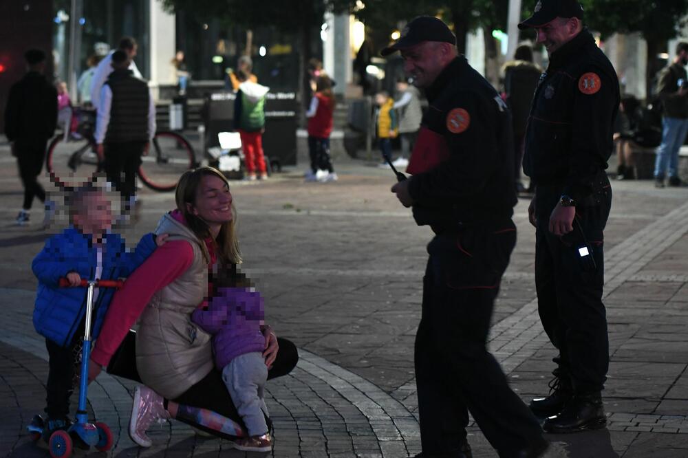 Pozornici i sinoć obilazili grad, Foto: Savo Prelević