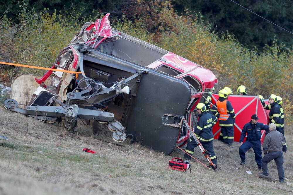 Sa mjesta pada kabine žičare, Foto: Reuters